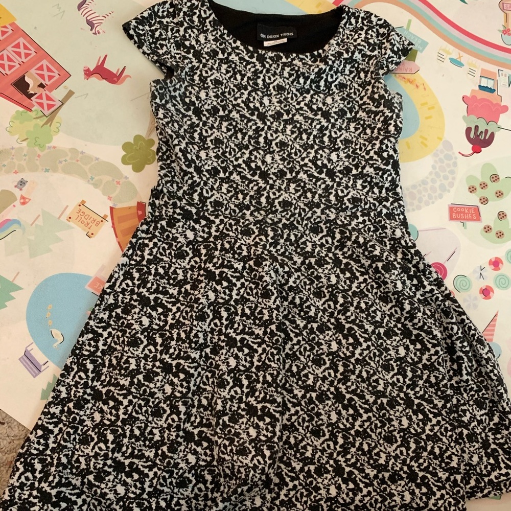 Girls black and white swing dress